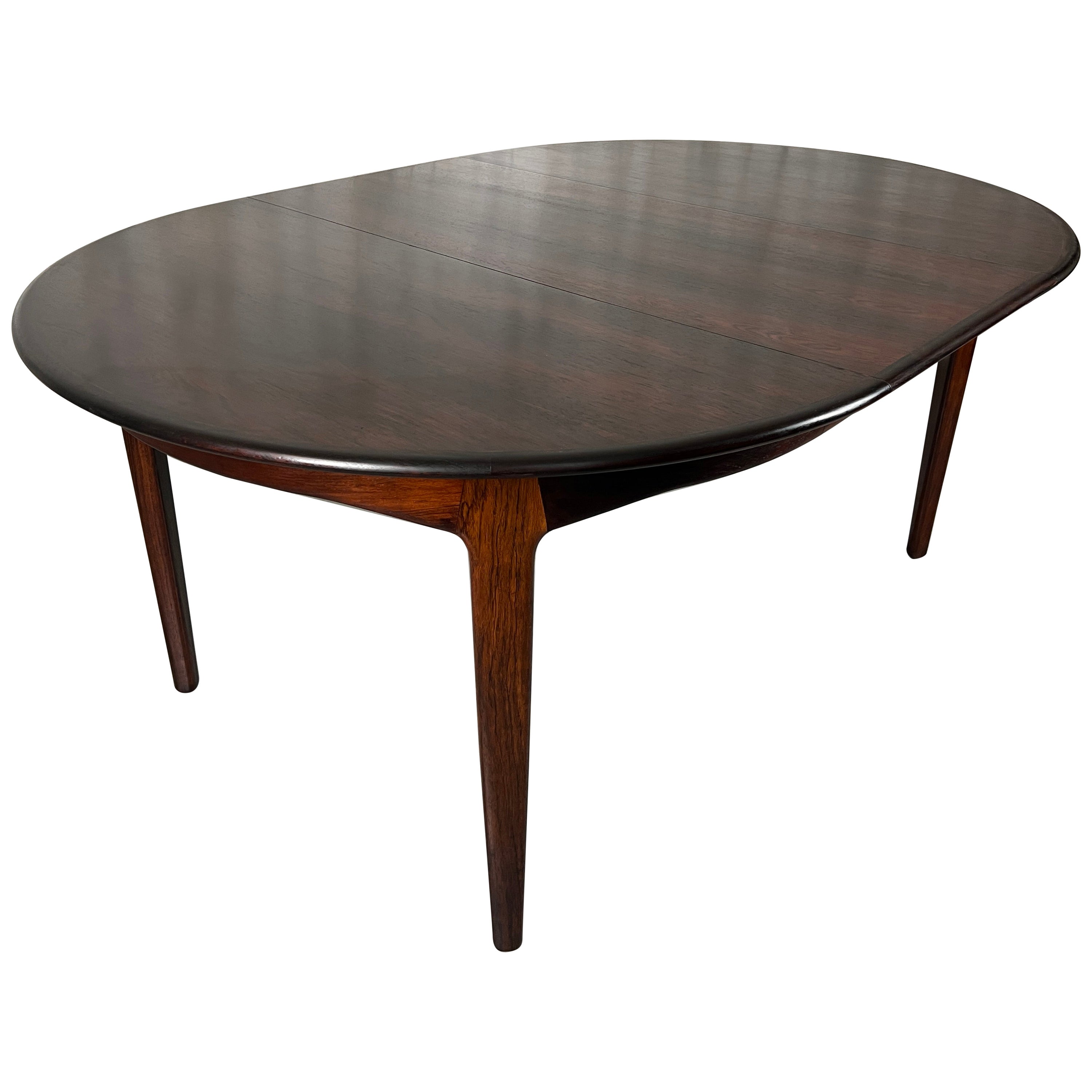  Henning Kjærnulf Round Rosewood Dining Table Model 62 for Sorø Stolefabrik For Sale