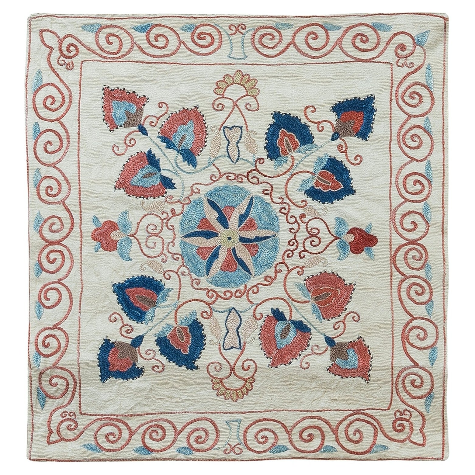 Coussin décoratif Suzani 19"x20" entièrement recouvert d'un coussin en soie, broderie à la main