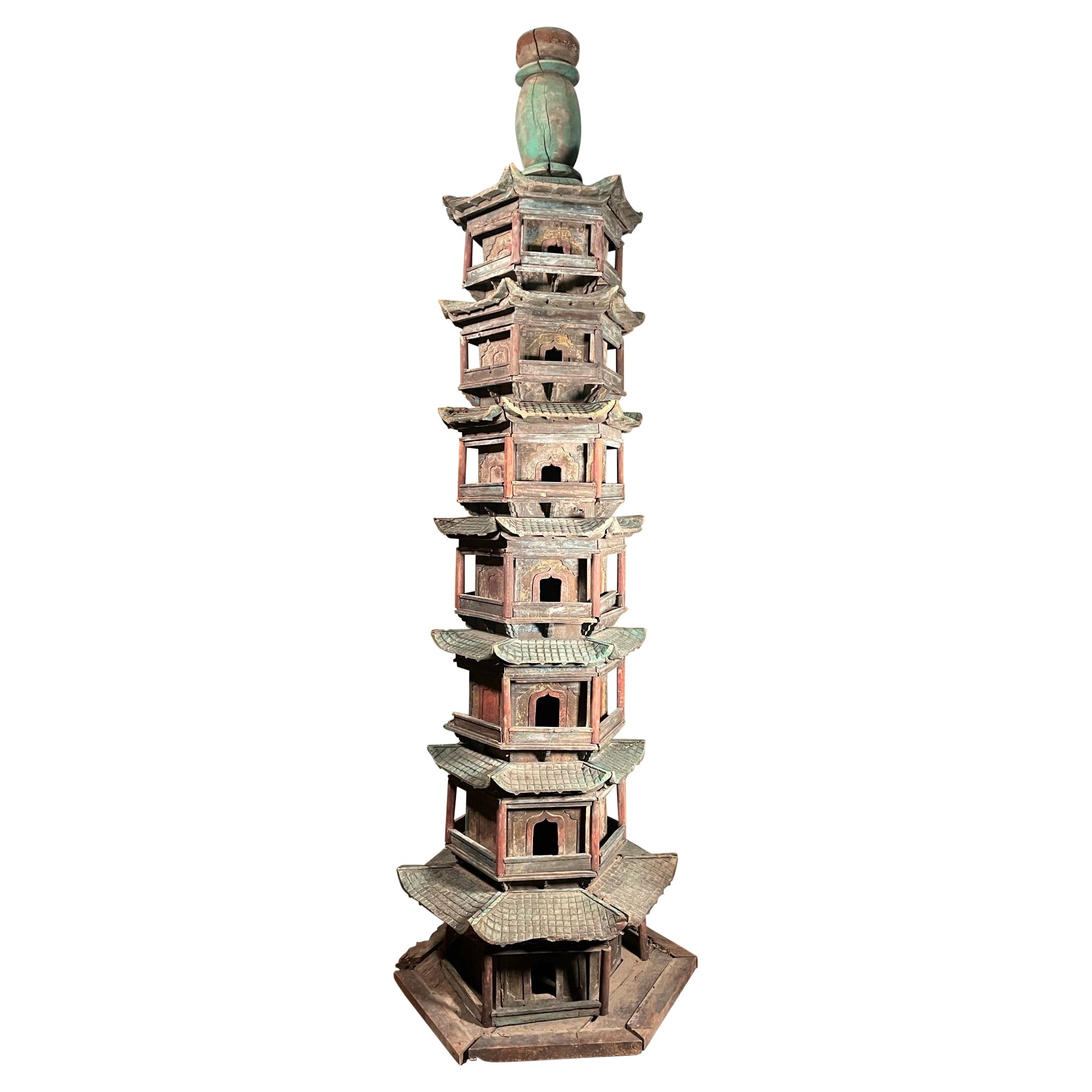 Tour pagode bouddhiste monumentale chinoise ancienne en bois de 70 pouces  en vente