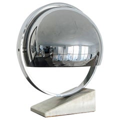 Lampe de table vintage de l'ère spatiale avec base en marbre et abat-jour tournant en métal chromé