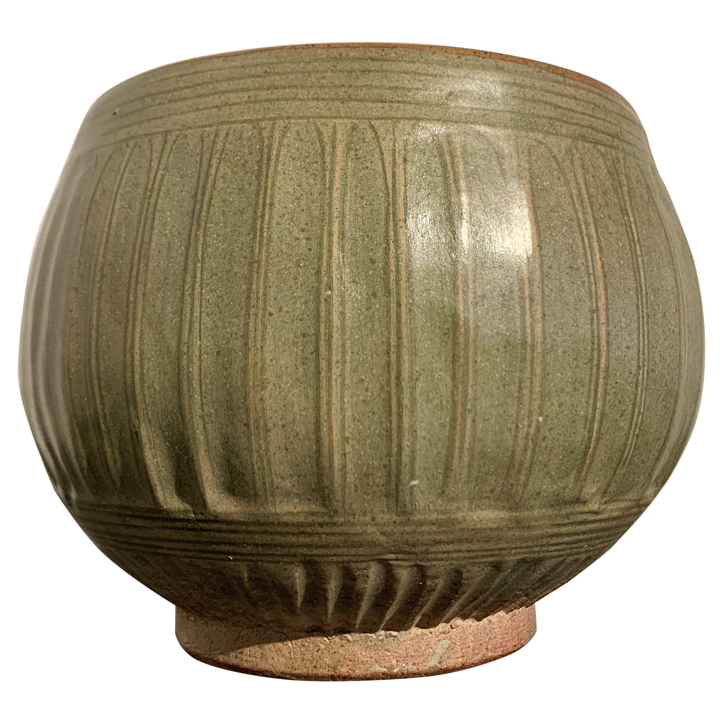 Vietnamese Celadon Lotus Vessel, Ly or Tran Dynasty, 13th/14th Century, Vietnam For Sale