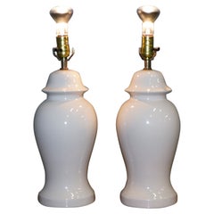 Circa 1970er Jahre Vintage Cremefarbene Porzellan Paar Lampen