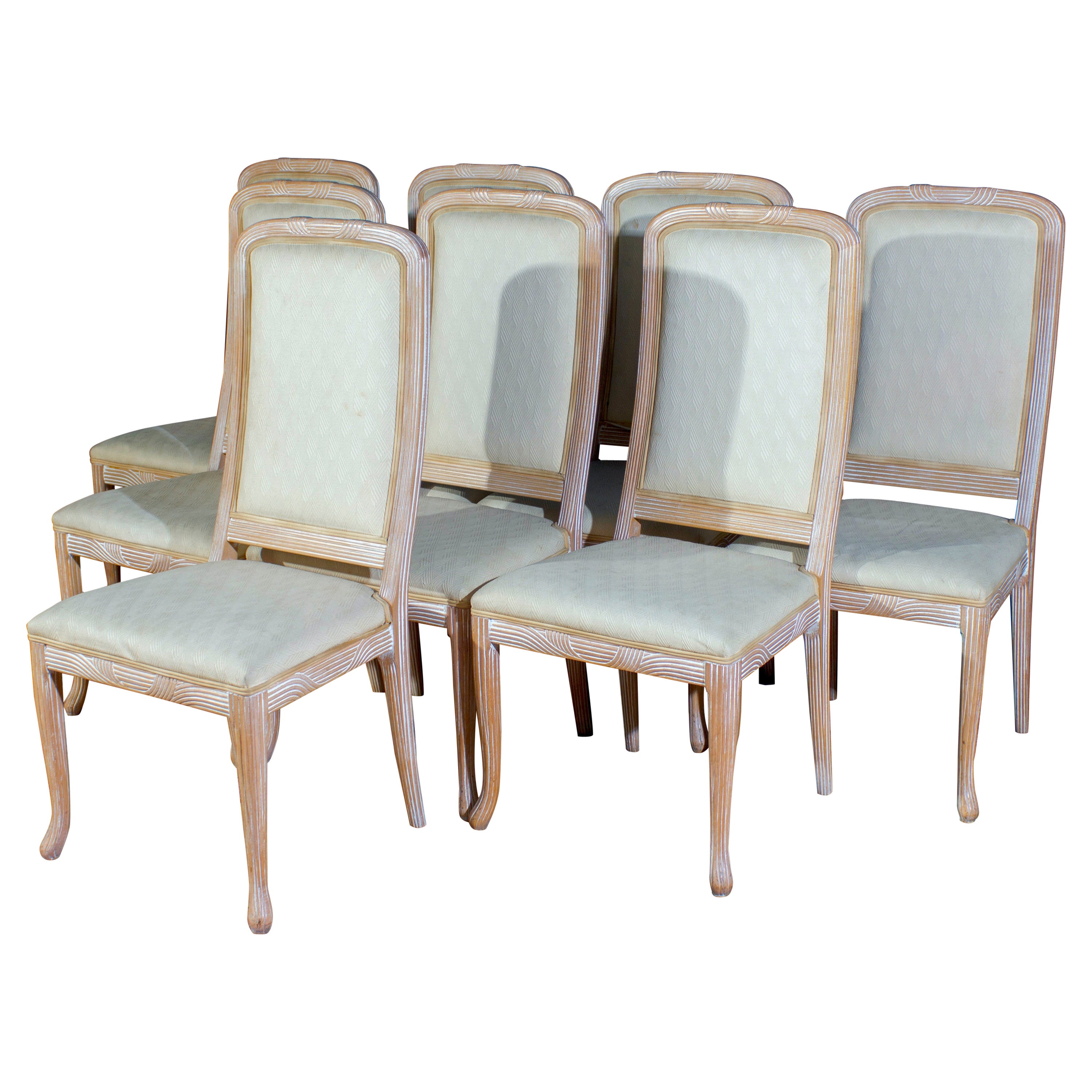 Ensemble de 8 chaises italiennes en bois décapé blanc 1970