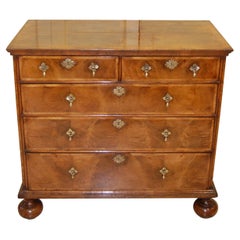 English Queen Anne Period Walnut and Oak Chest of Drawers with Crossbanding