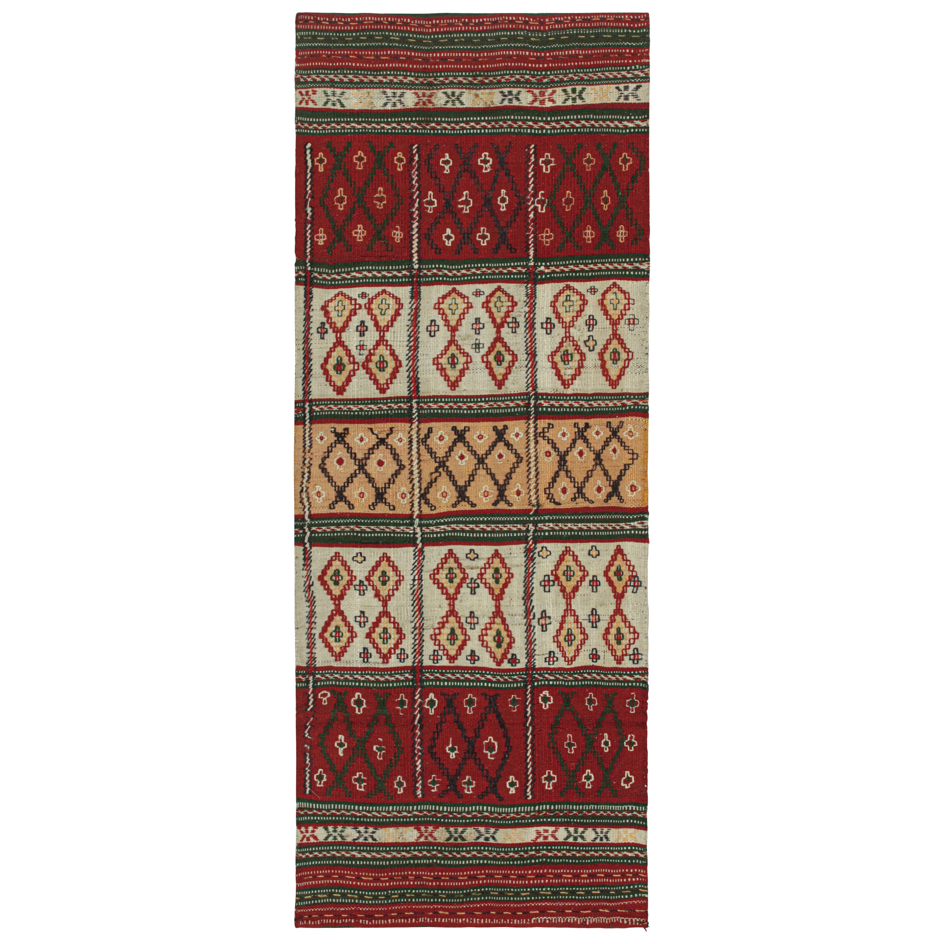 Persischer Kelim-Läufer im Vintage-Stil mit geometrischen Mustern von Rug & Kilim
