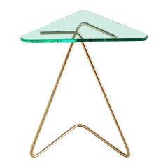 Table d'appoint triangulaire de Rita Kettaneh