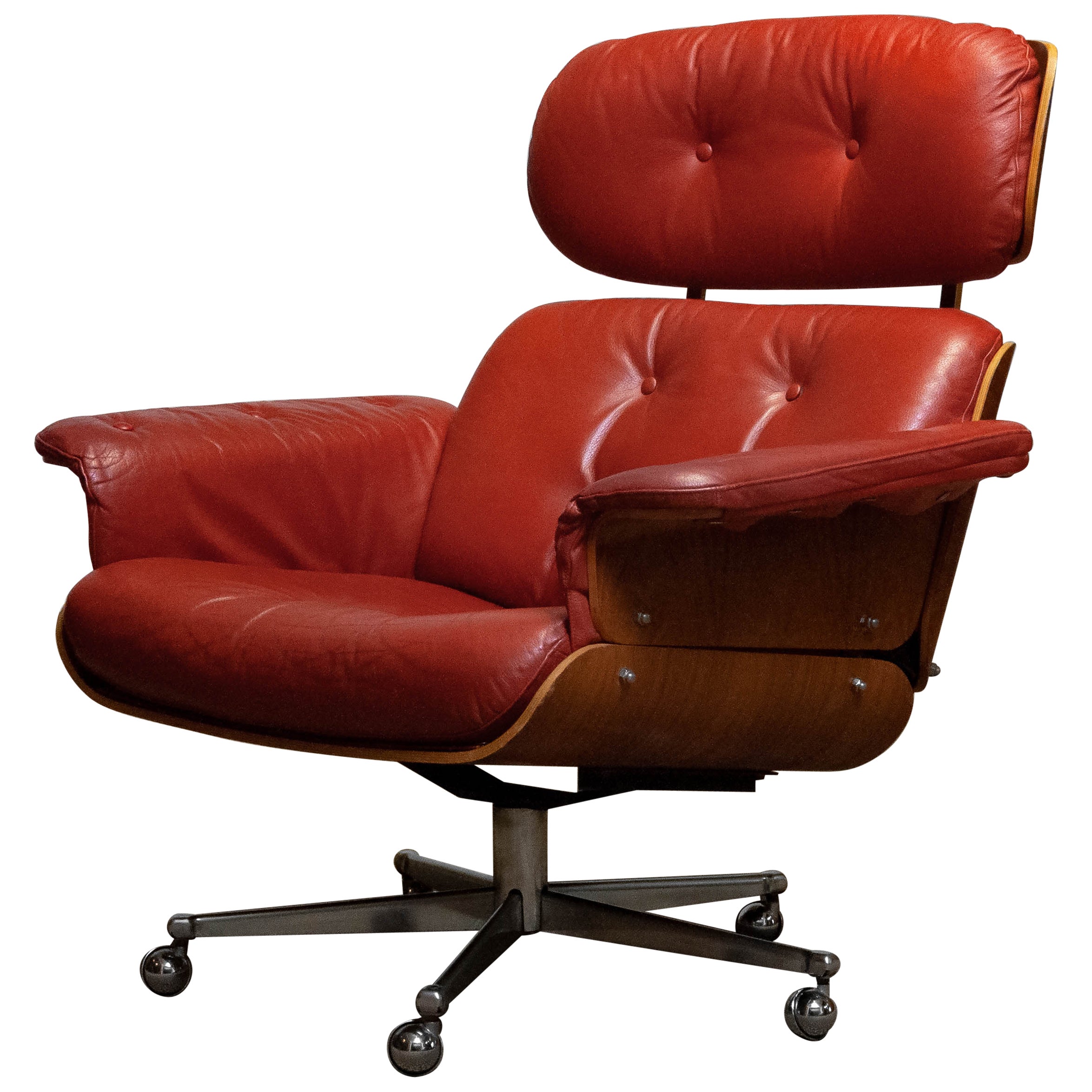 1960s Red Reclinable Swivel Chair by Martin Stoll Giroflex with Walnut Shells 