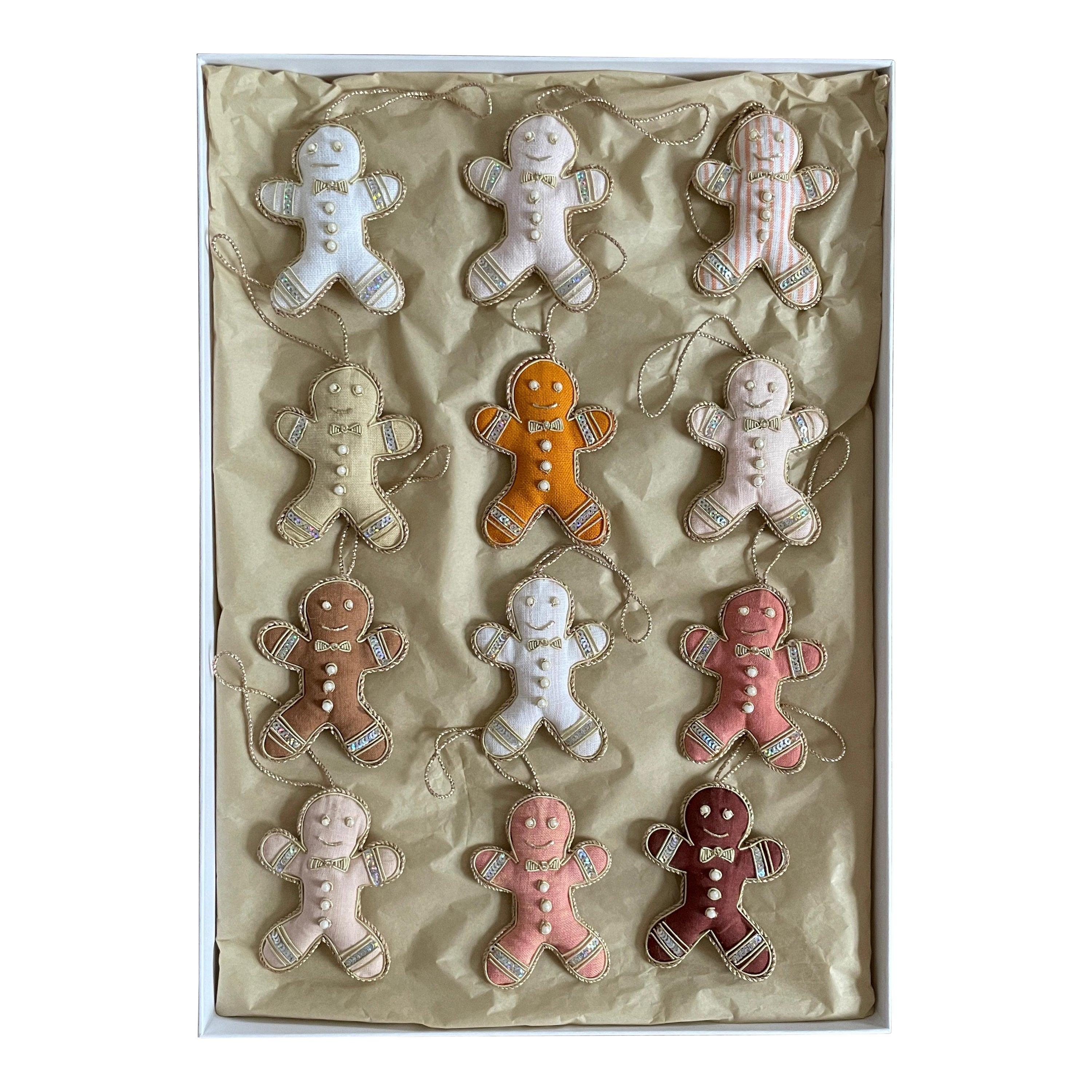 Set of 12 limited edition Artisan Irish linen gingerbread men ornaments by Katie Larmour

This is a luxury box set of artisan made decorative ornaments created with authentic Irish Linen, exclusive to 1stdibs. They are special because they are