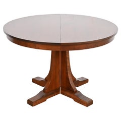 Table de salle à manger à rallonge en bois de cerisier Stickley Arts & Crafts, revernie