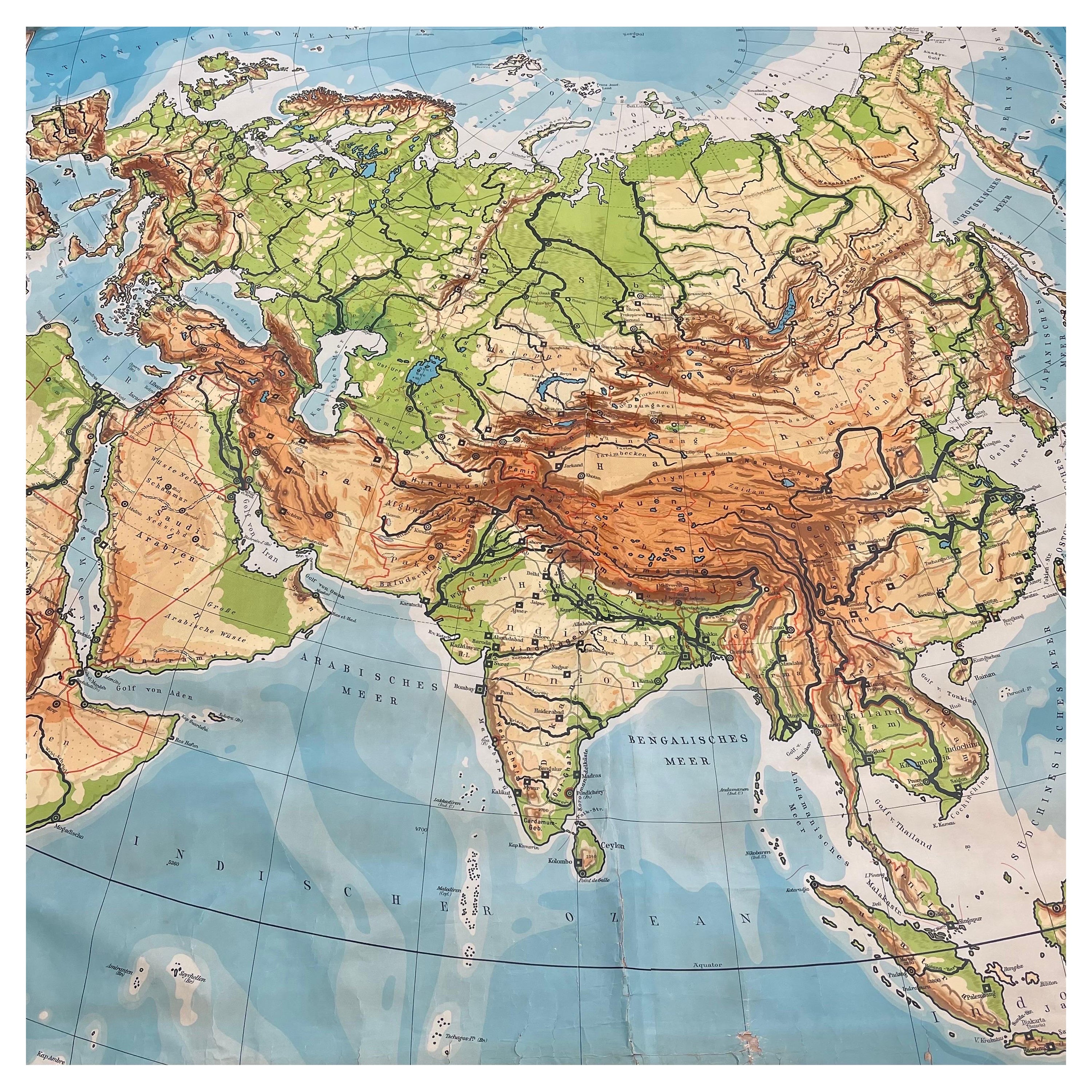 Riesige Europa- und Asien-Wandkarte im Angebot