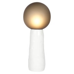 Lampadaire Kokeshi gris Acetato White de taille moyenne par Pulpo