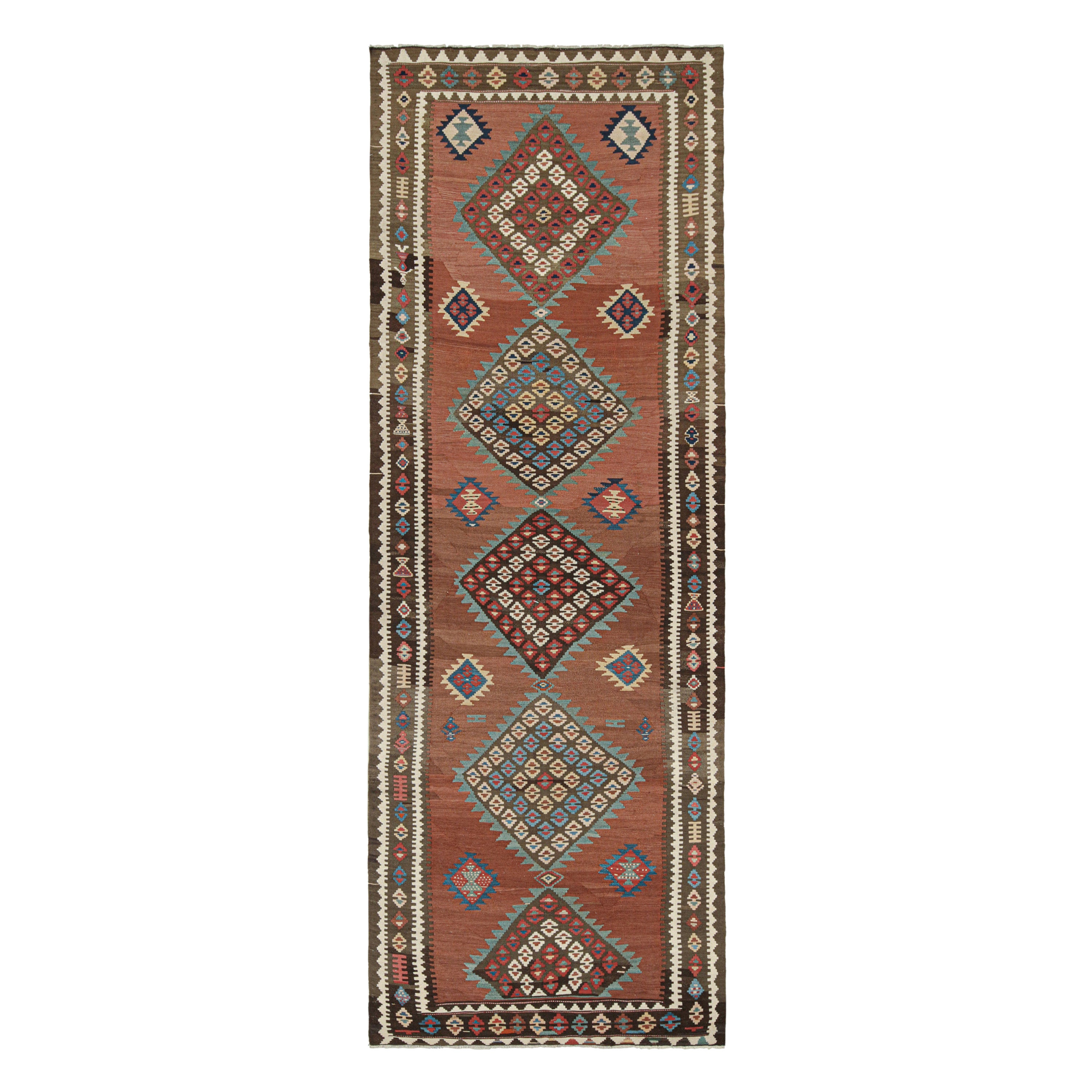 Persischer Kelim in Ziegelrot mit Medaillonmuster von Teppich & Kilim