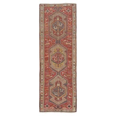 Persischer Vintage-Kelim-Läufer in Rot mit Medaillons von Teppich & Kilim