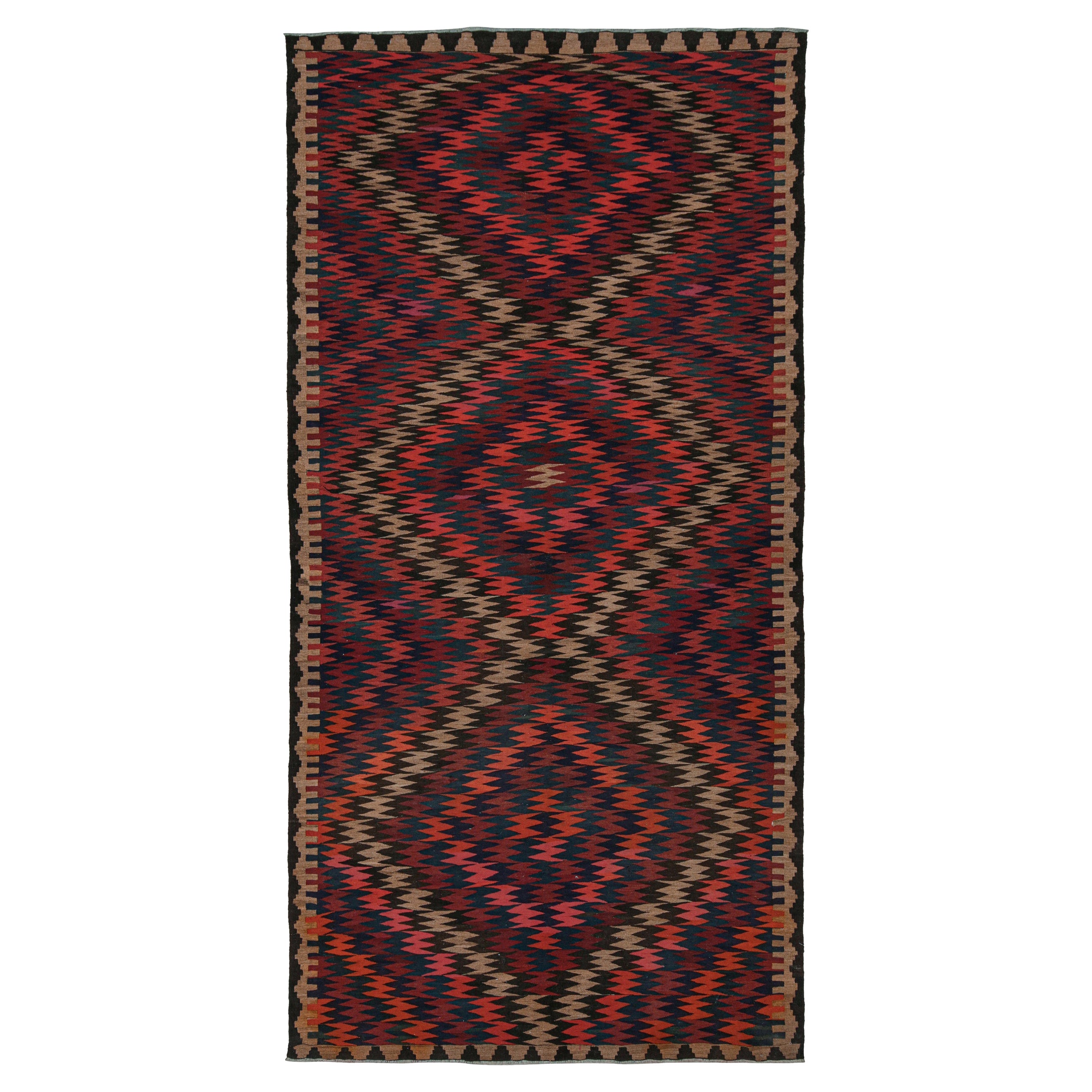 Traves de Mesa Persa Bidjar Vintage de los años 50 con Dibujos Multicolores by Rug & Kilim
