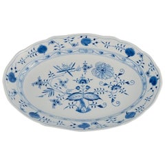 Meissen, Blaue Zwiebel ovale Schale in Porzellan. Ca. 1900. 