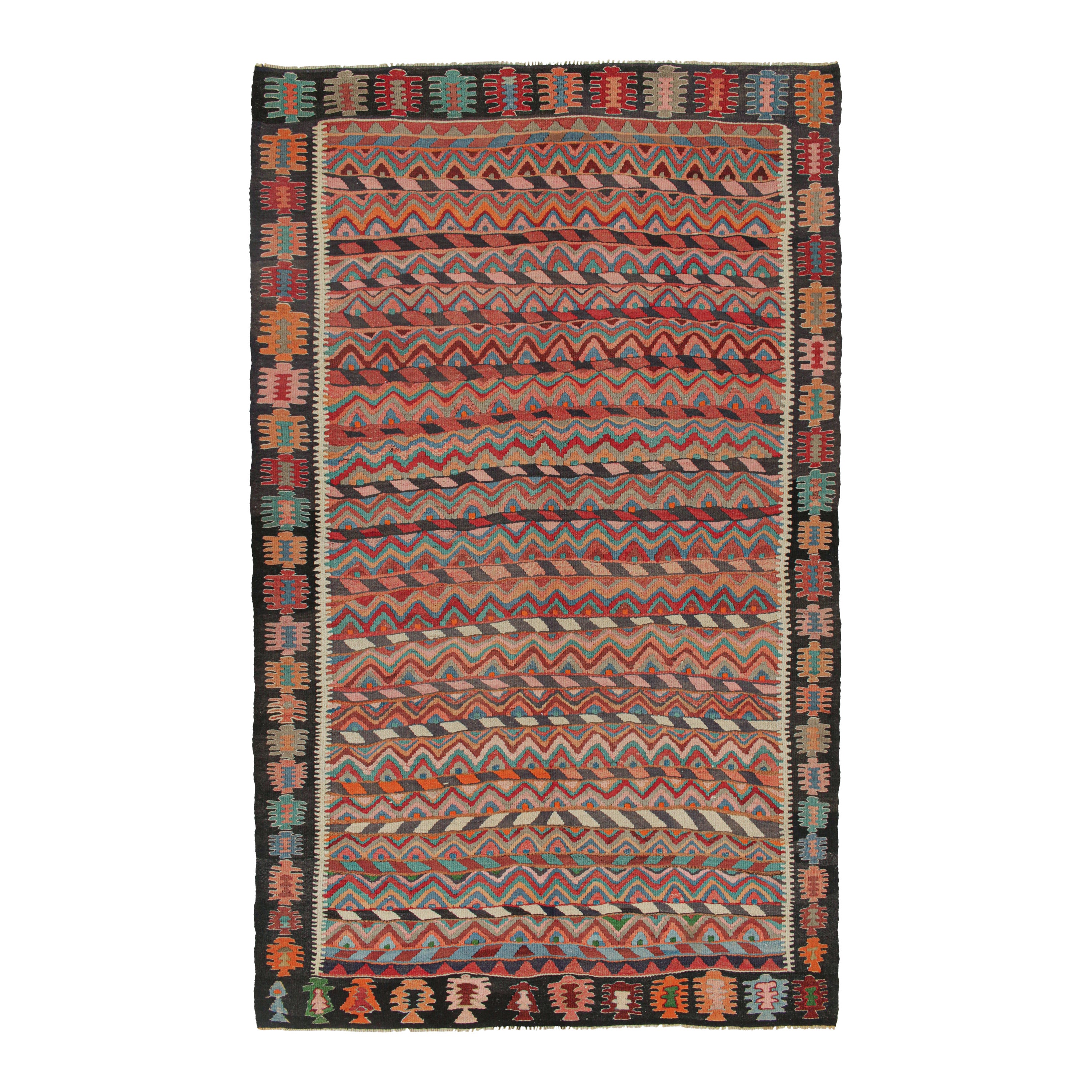 Tapis Kilim persan Bidjar vintage avec motifs géométriques vibrants par Rug & Kilim en vente