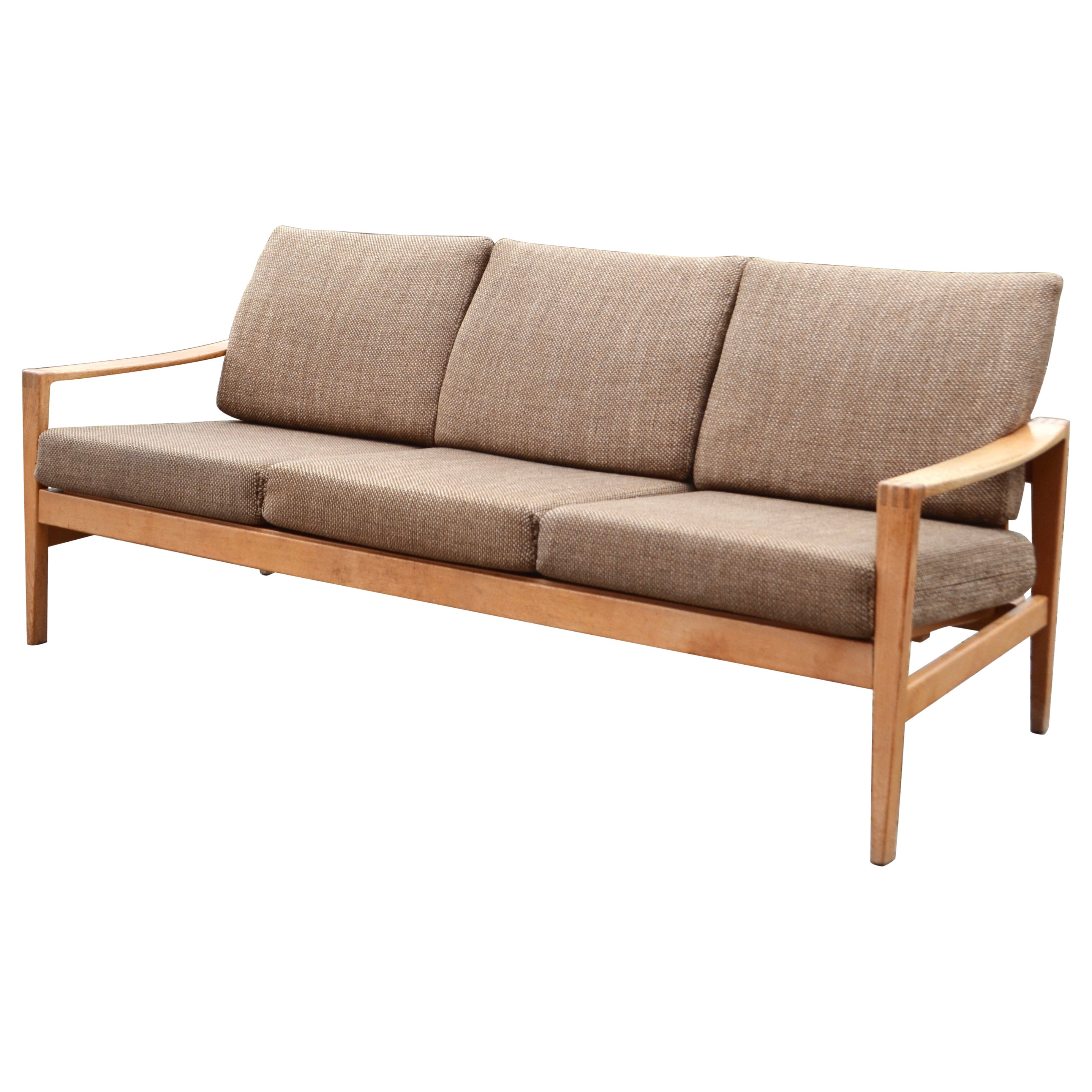 Modernist Hartmut Lohmeyer Oak Sofa for Wilkhahn Midcentury For Sale