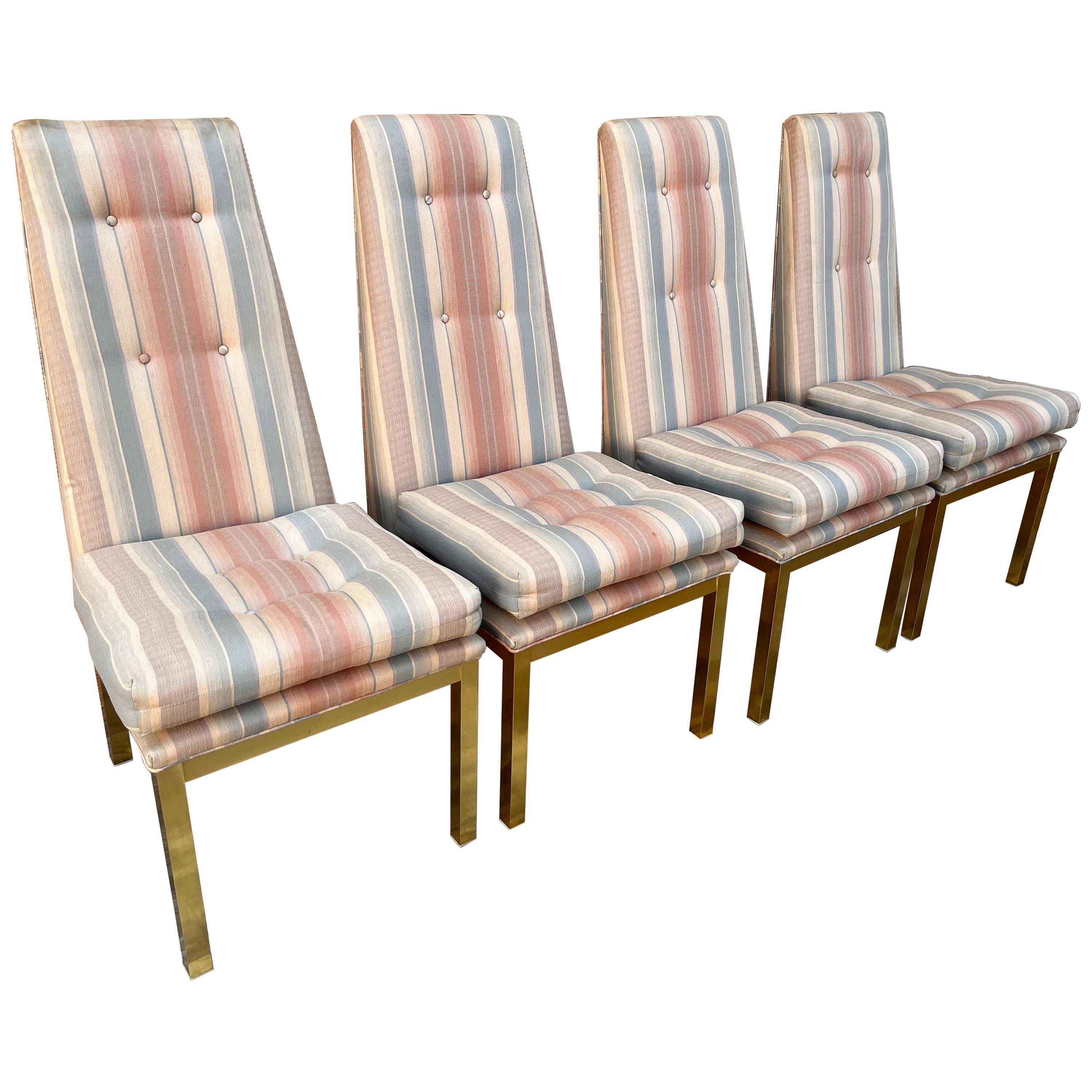 Ensemble de quatre chaises de salle à manger modernes des années 1960 dans le style Adrain Pearsall. en vente