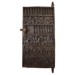 Porte en bois sculptée à la main de la tribu des Dogon au Mali, Africa