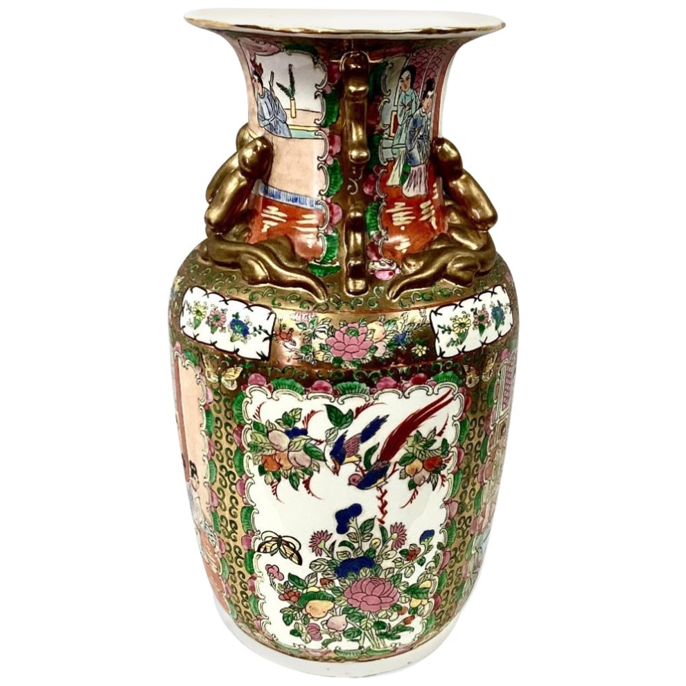 Vase en porcelaine chinoise Famille Rose
