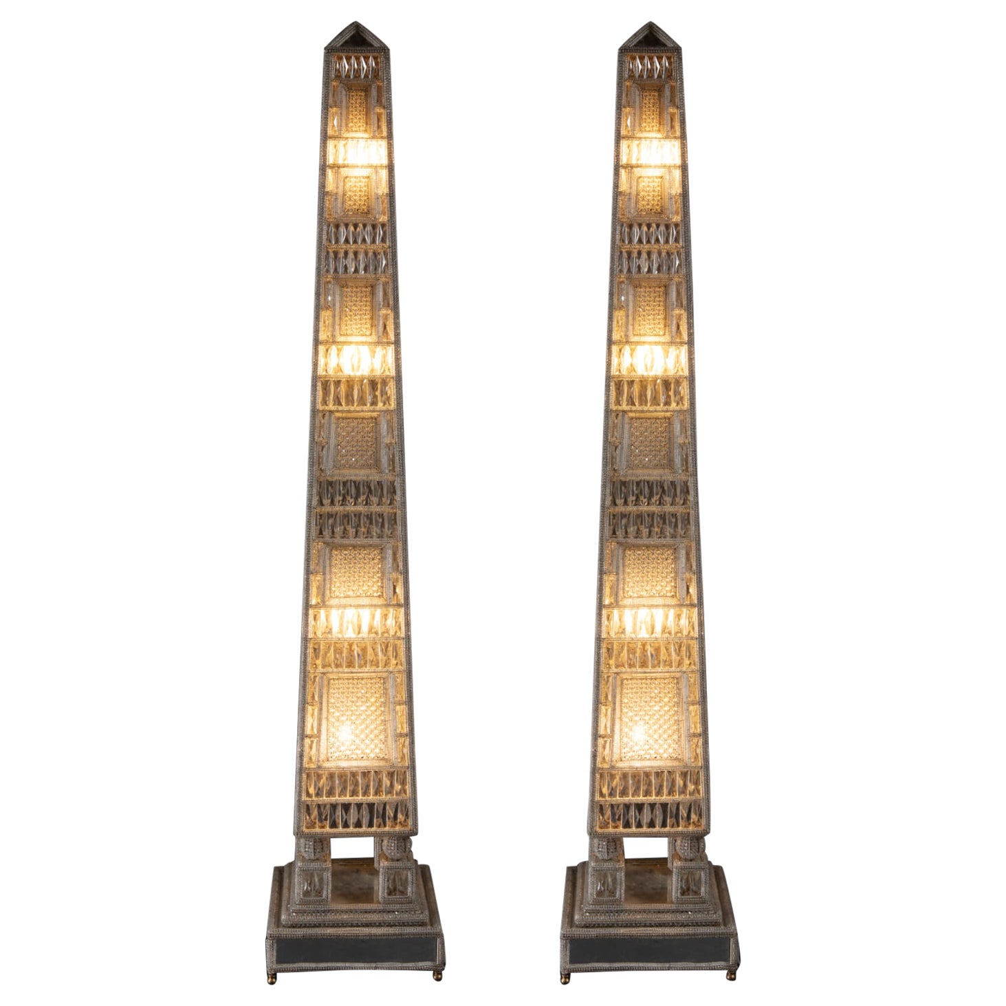 Pair of Monumental and Elegant Obelisk-Shaped Floor Lamps For Sale