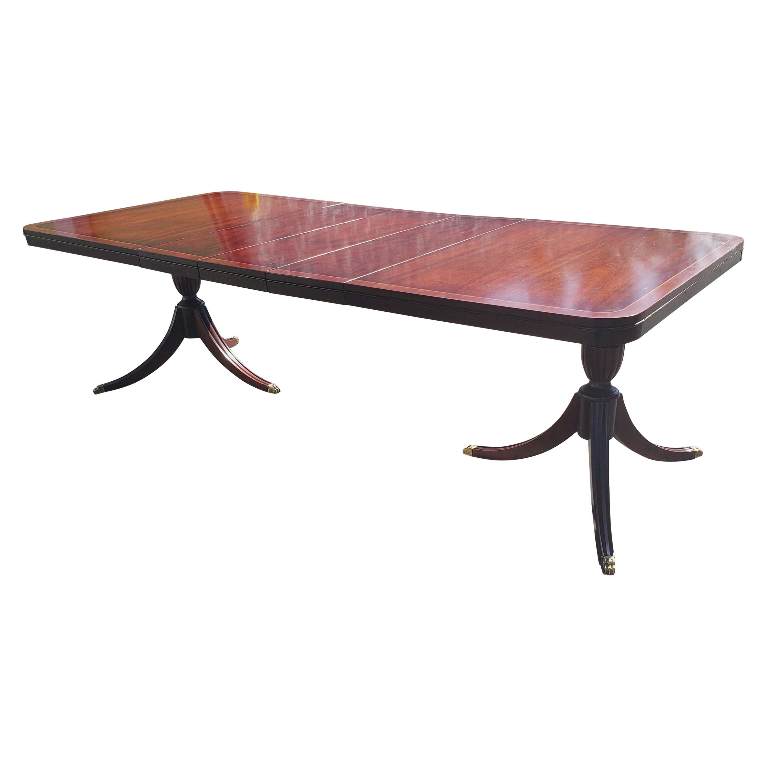 Table de salle à manger de style Régence en acajou à bandes croisées et bois satiné à deux pieds en vente