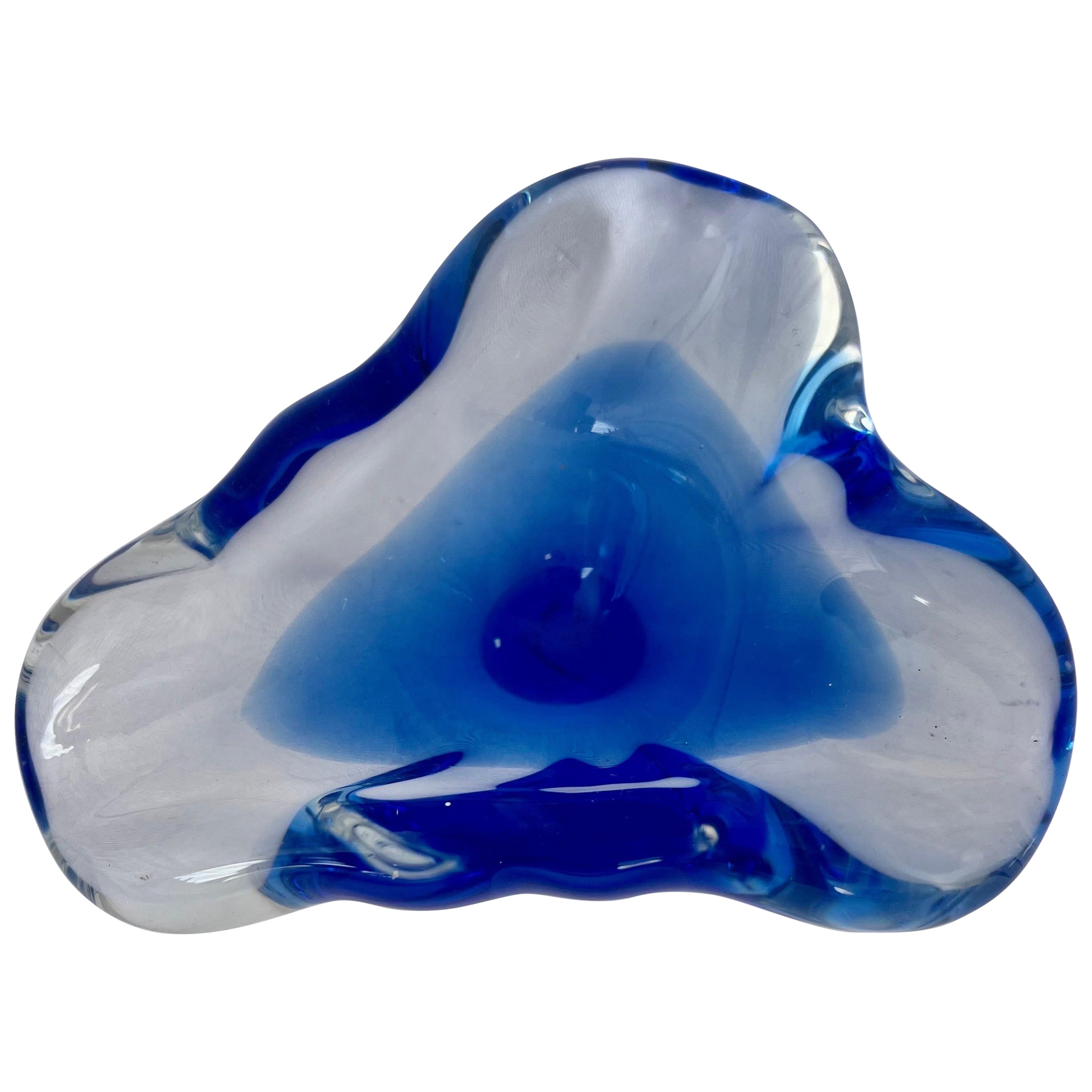 Blaue und klare mundgeblasene Murano Schale