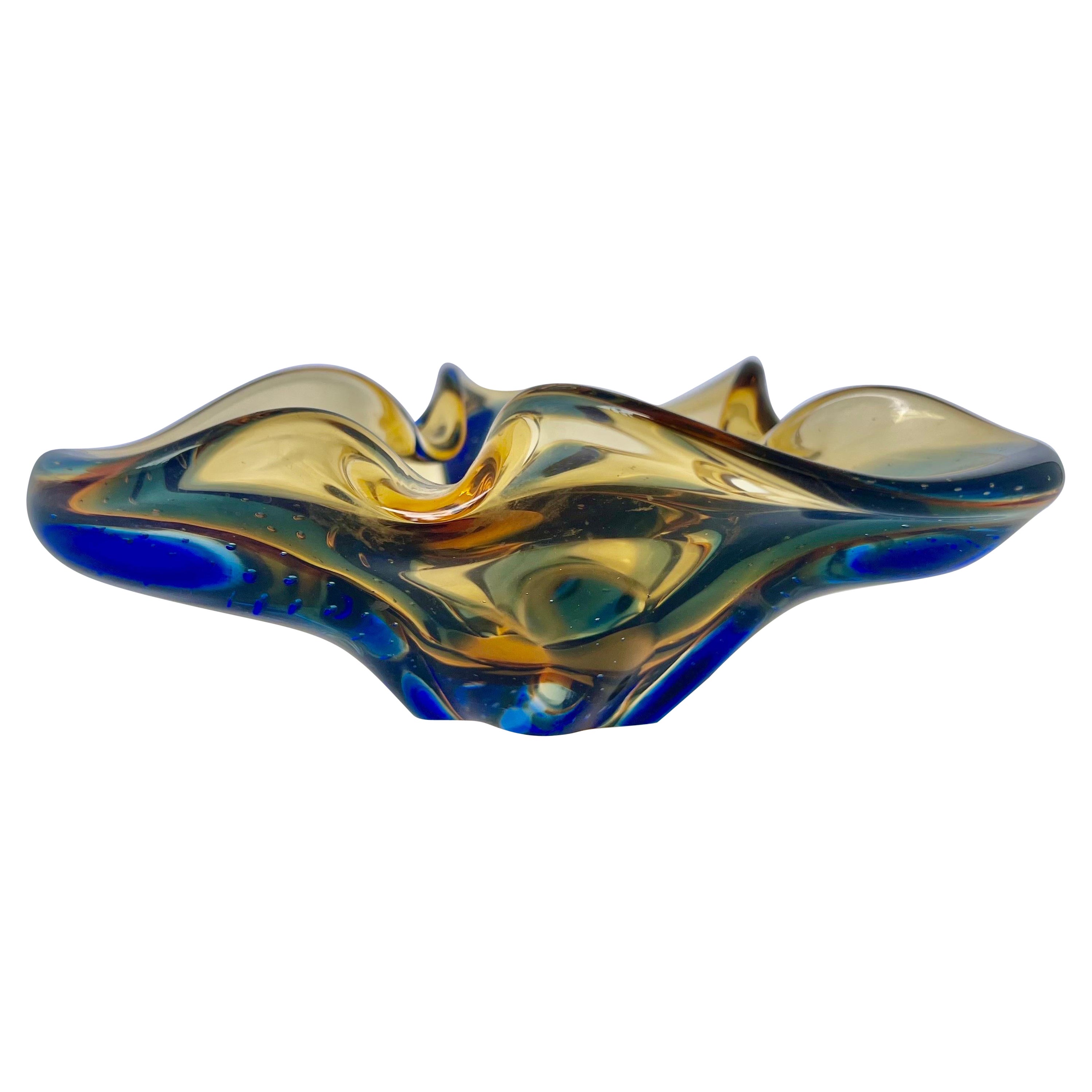 Plat en verre de Murano soufflé à la main bleu et or - Début du 20ème siècle