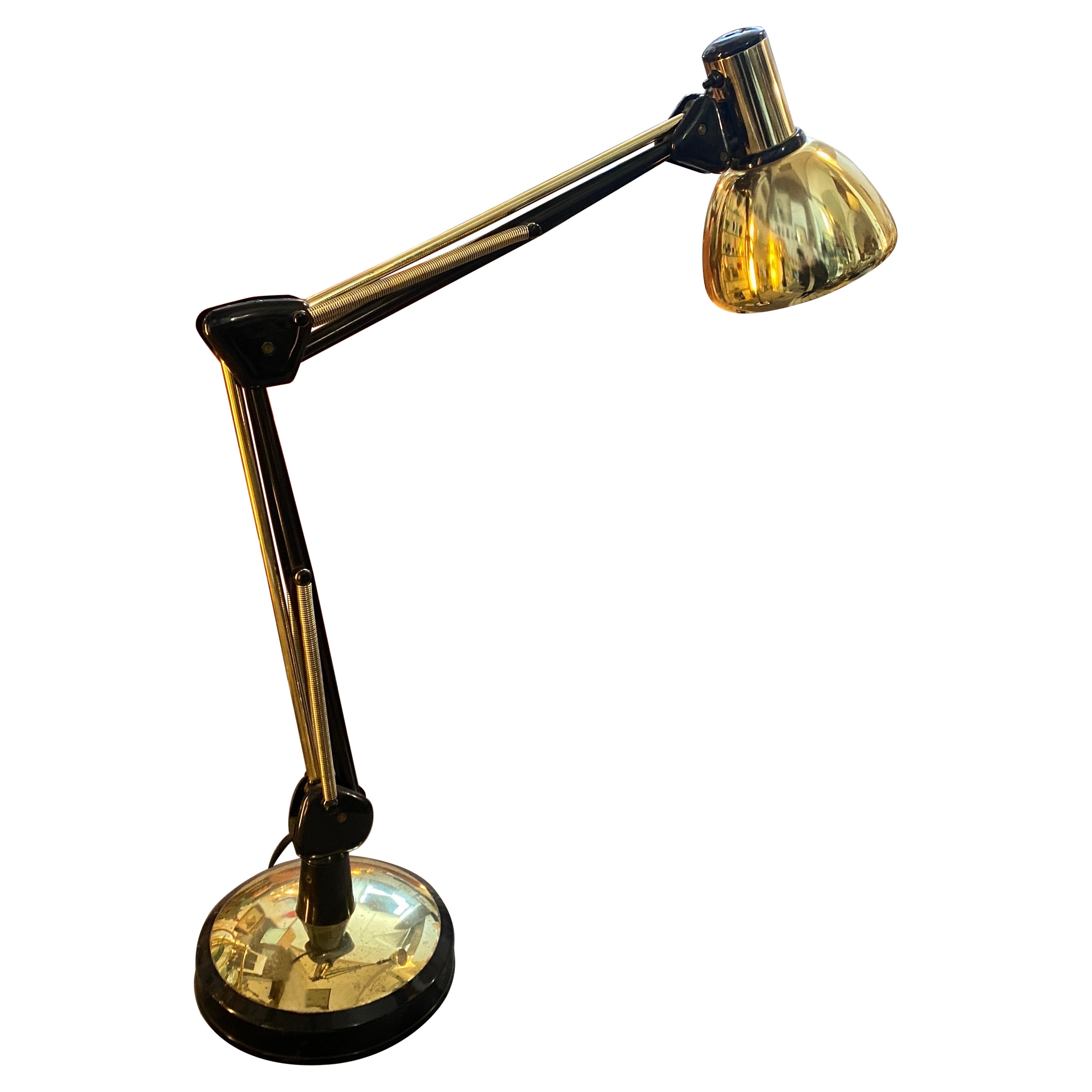 1970 Mid-Century Modern Gilt Metal Italian Adjustable Desk Lamp (lampe de bureau ajustable) en vente
