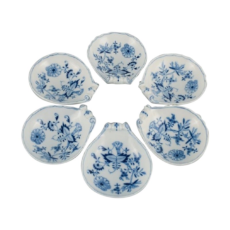 Meissen, ein Satz von sechs schalenförmigen Schalen, handbemalt, blauer Zwiebel.