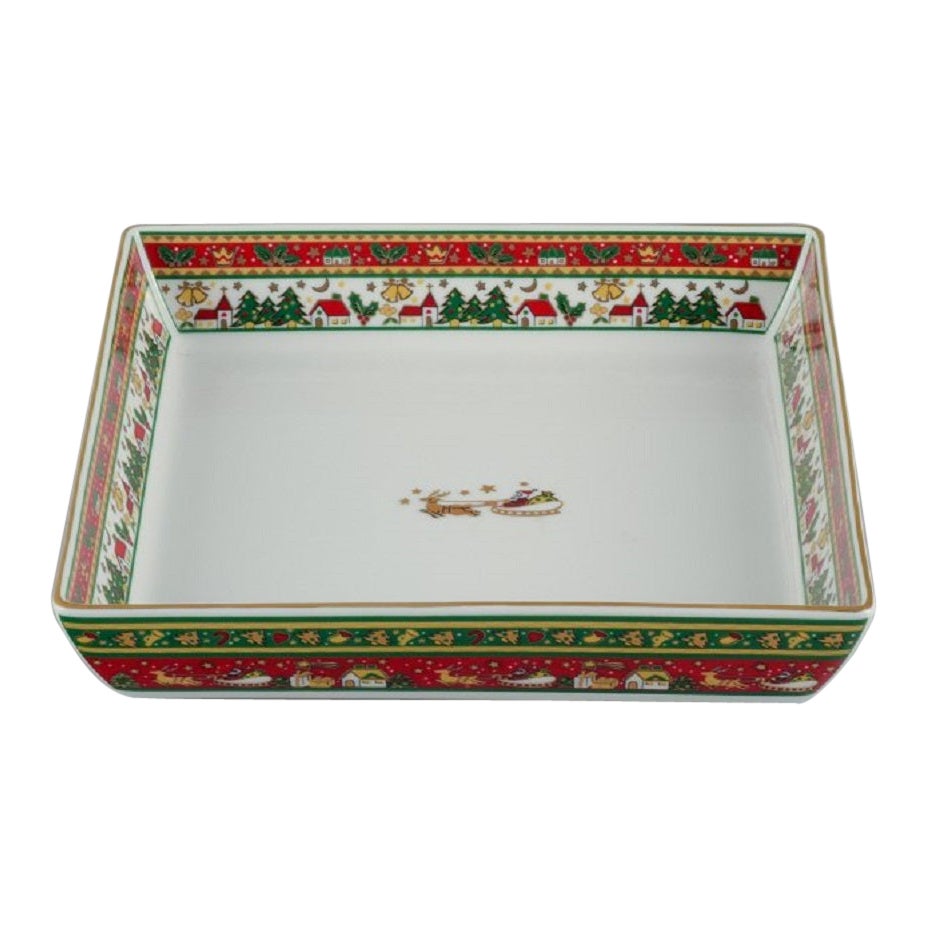 Maebata, Japan, Porcelain Dish with Christmas Motif, Late 20th Century For Sale