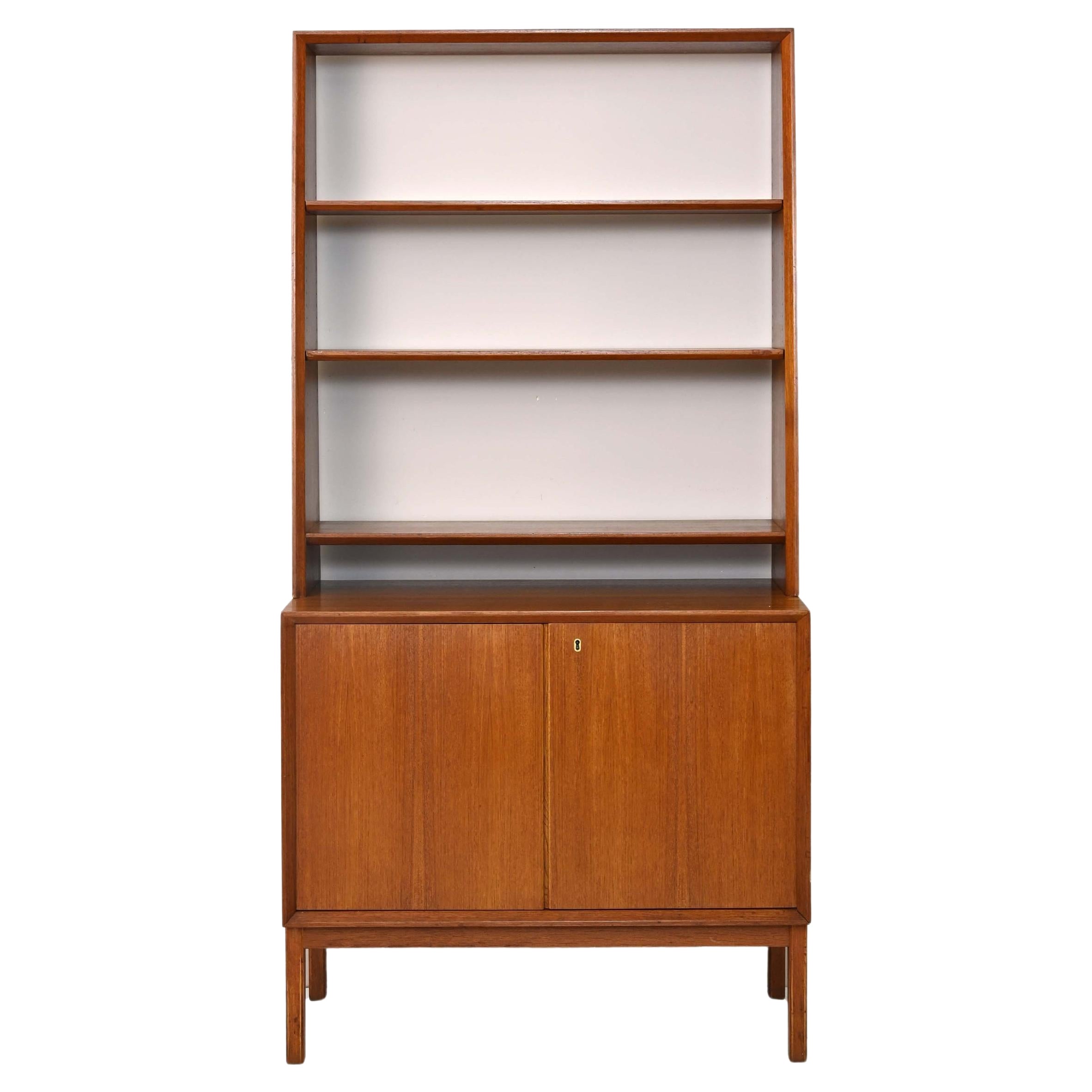 Bücherregal der Skandinavischen Moderne