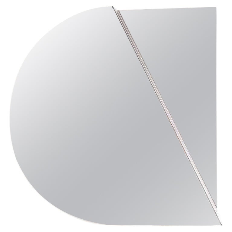 Miroir en acier inoxydable, demi-cercle en argent de Theodora Alfredsdottir en vente