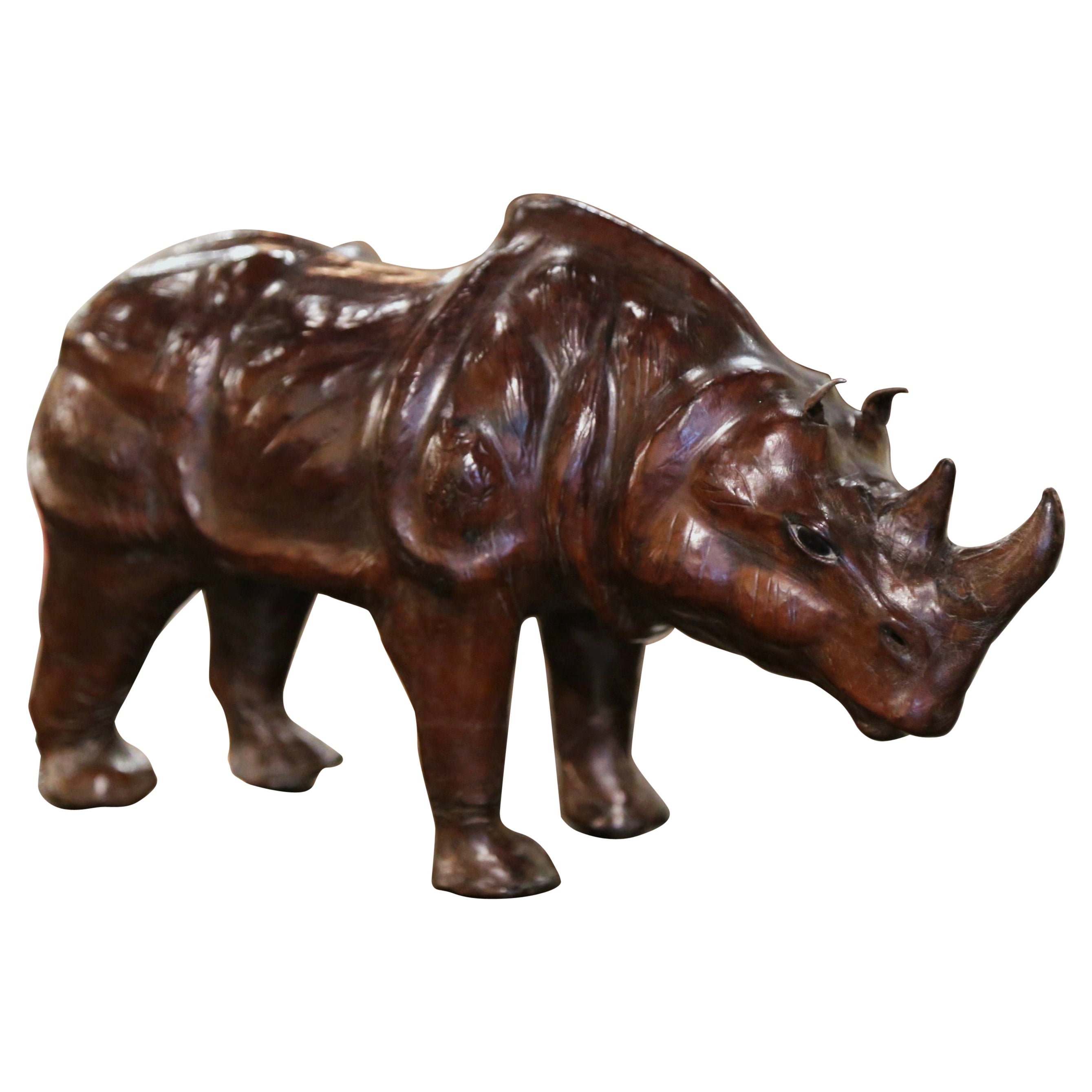 Französische geschnitzte Rhino-Skulptur aus patiniertem Leder aus dem 19. Jahrhundert im Angebot