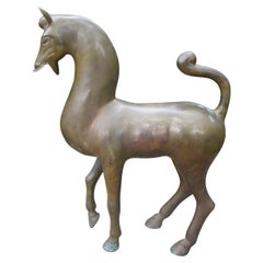 Gran Escultura de Caballo Tang de Latón Hollywood Regency