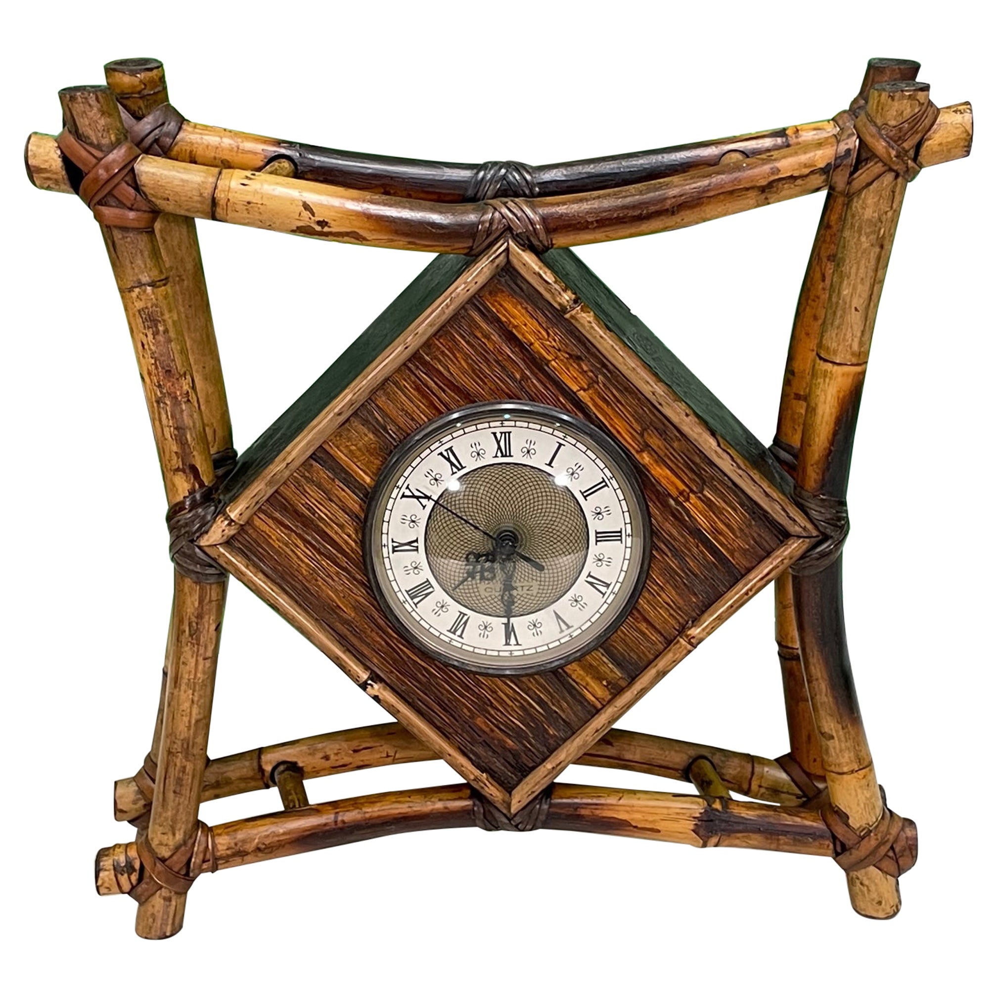 Horloge de bureau ou murale en bambou style Tiki