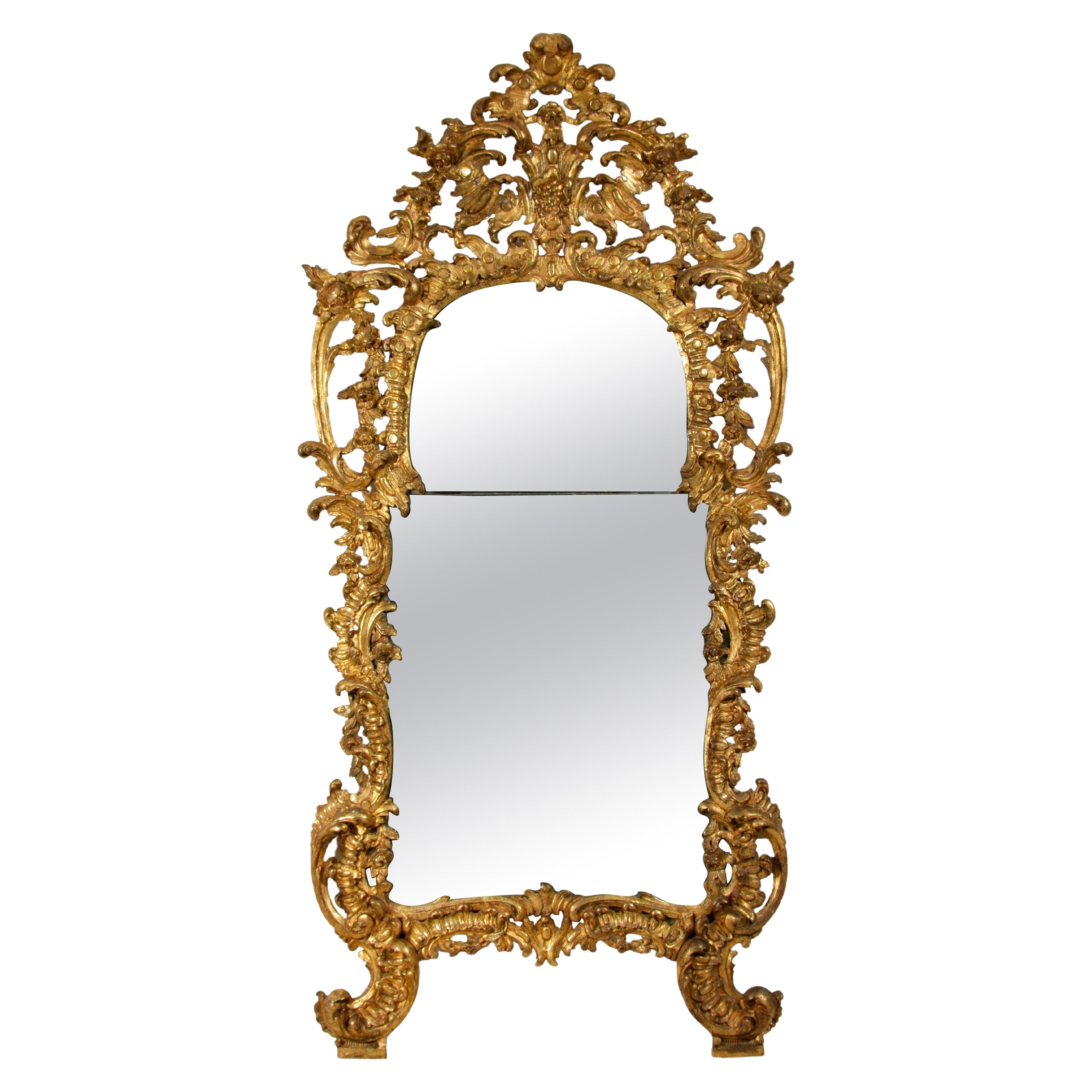 Miroir en bois doré sculpté à la main de style rococo italien du 18e siècle  en vente