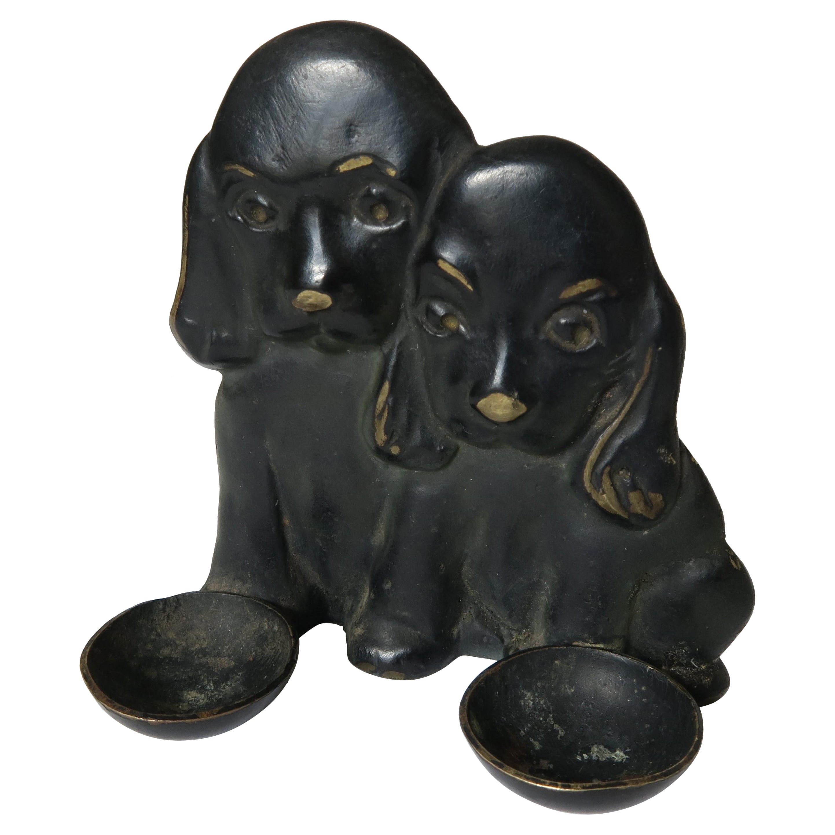 Hagenauer Salz- und Pfefferstreuer aus Bronze, Spaniel-Puppies, 1950 im Angebot