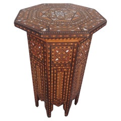 Achteckiger Vintage-Tisch im arabischen Stil des Nahen Ostens mit Intarsien