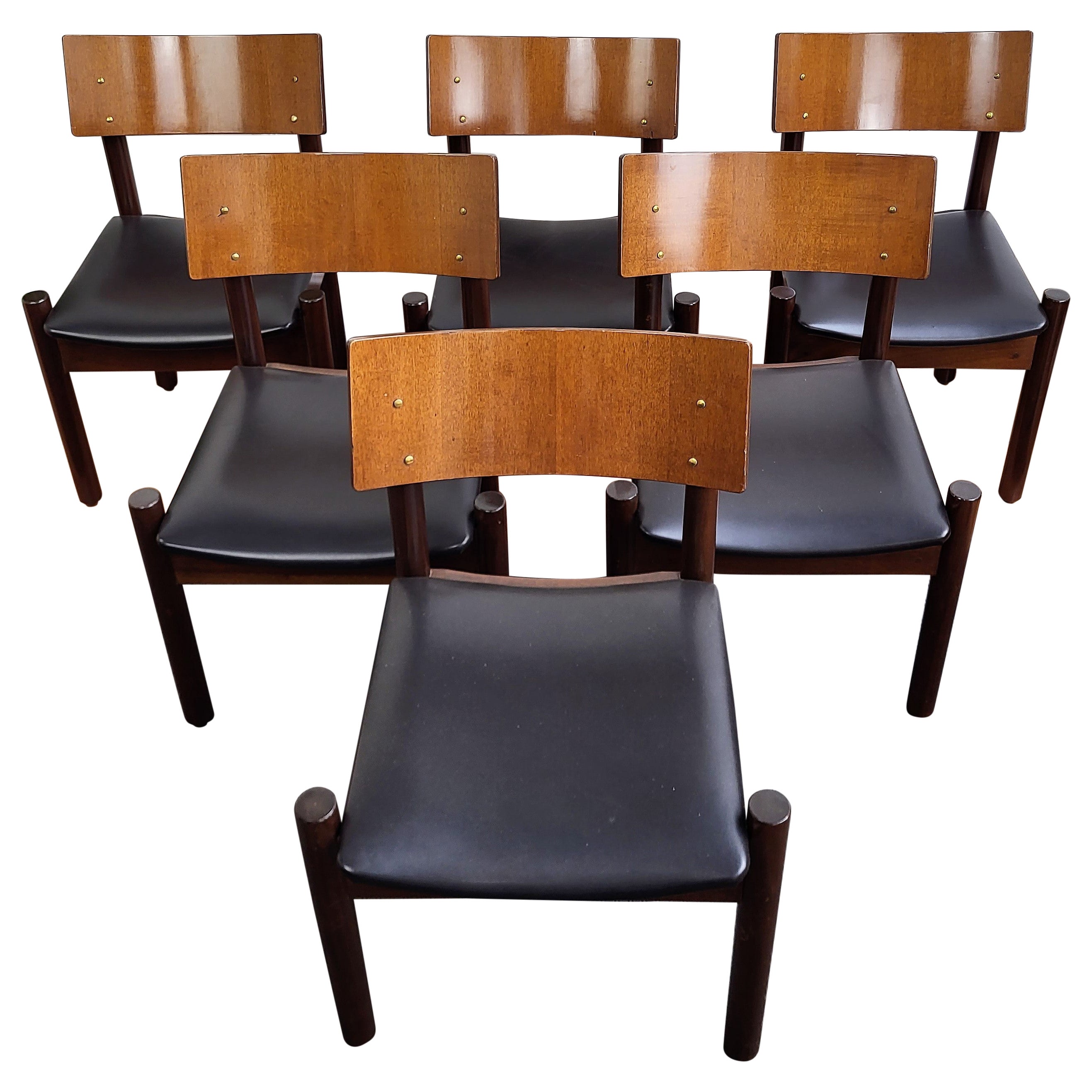 Ensemble de 6 chaises de salle à manger italiennes tapissées en bois de noyer, de style mi-siècle moderne en vente