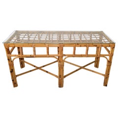 Table console américaine moderne du milieu du siècle dernier à 6 pieds en bambou plié et dessus en verre de rotin 