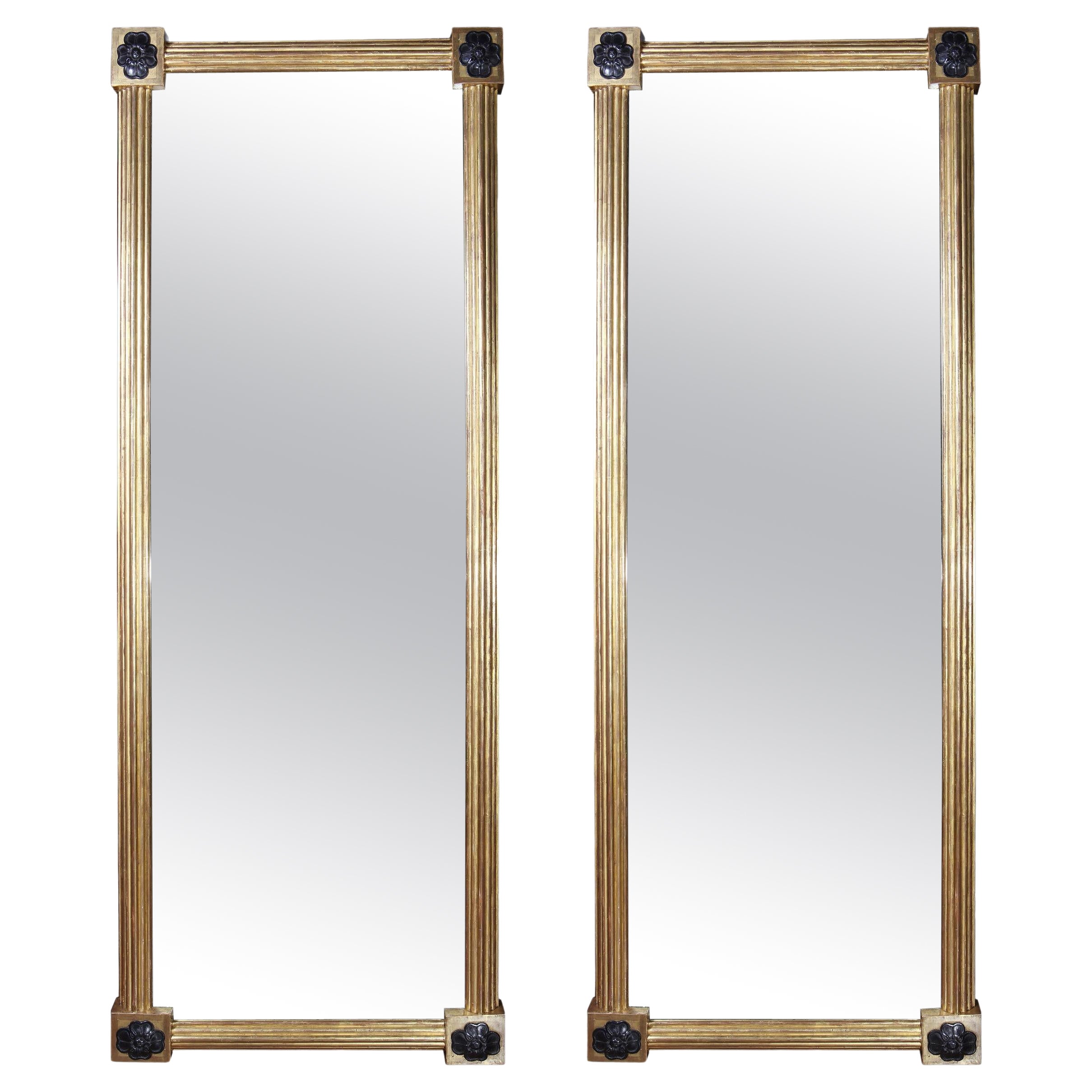 Paire de grands miroirs de style Régence en bois doré