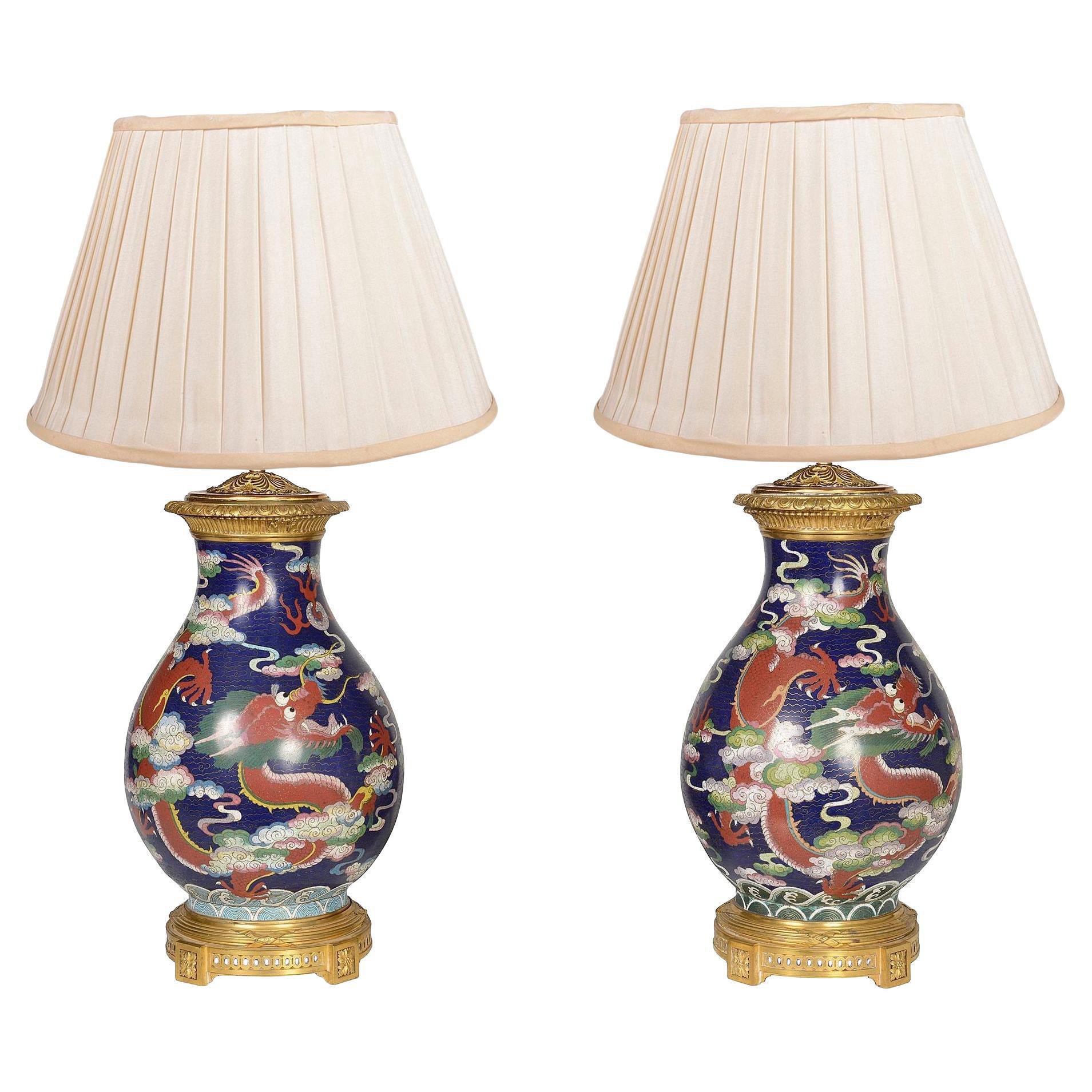Paire de lampes cloisonnées chinoises du XIXe siècle.