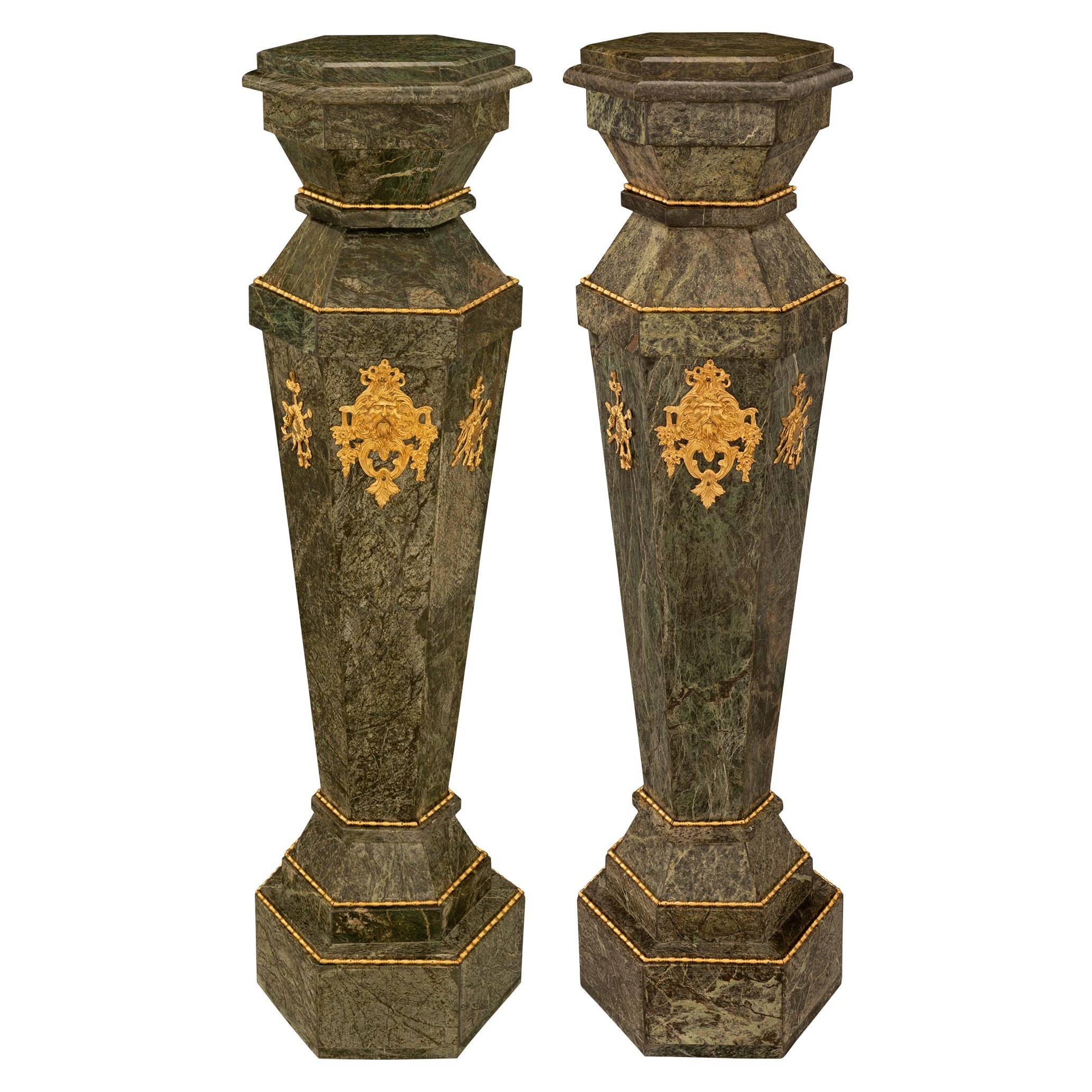 Paire de colonnes françaises Louis XVI du 19ème siècle en marbre ancien et bronze doré