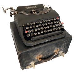1940s Remington Model 5 Portable Black Typewriter with Case (Machine à écrire portable noire avec étui) 