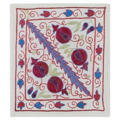 Housse de coussin en soie brodée à la main. Suzani Sham, coussin décoratif. 16 "x18"