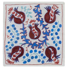 Housse de coussin traditionnelle en broderie de soie, faite à la main Suzani. 17 "x18"