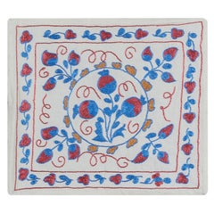 Housse de coussin Uzbek Suzani brodée à la main, Sham décoratif en soie. 16 "x18"