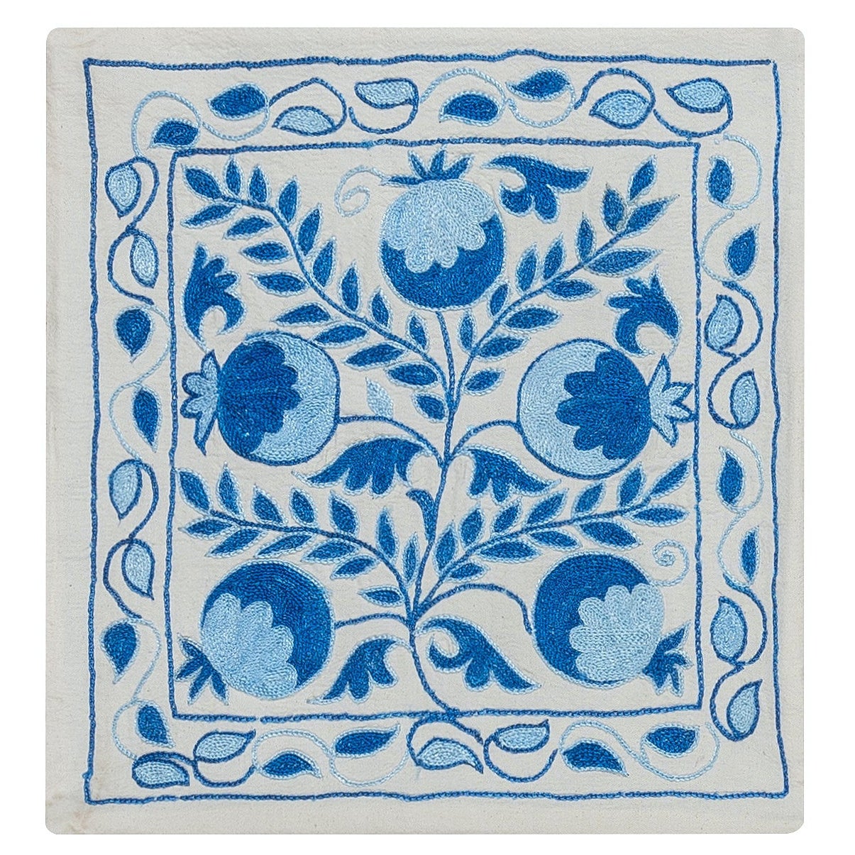 Suzani Textile Handstickerei Seidenkissenbezug in Hellblau & Elfenbein. 17"x18" im Angebot