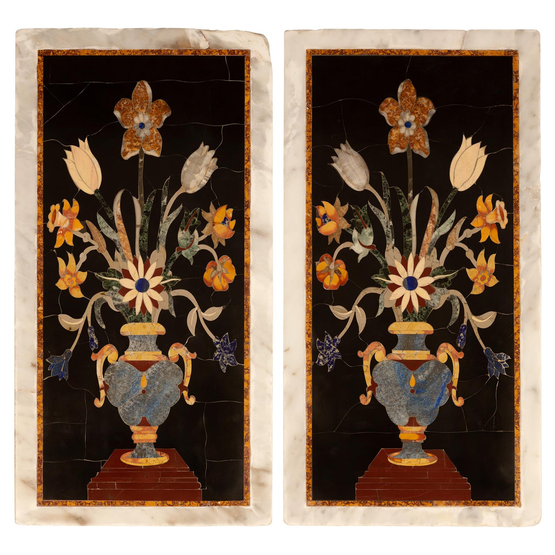 Paire de plaques de décoration murale italiennes du 19ème siècle en marbre Pietra Dura